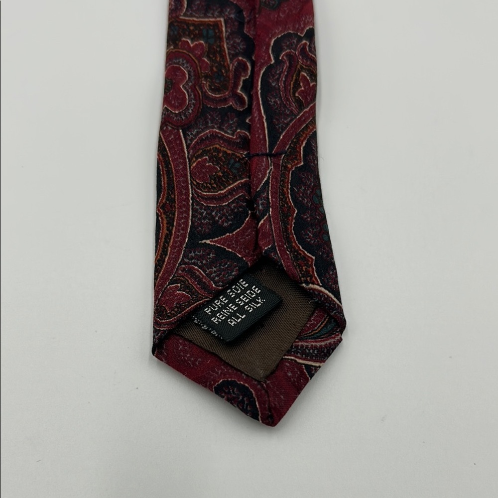 Fratelli Moda Red and Black Paisley Silk Tie for Formal Occasions - Picture 5 of 7